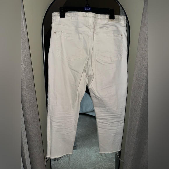 Zara White Cropped Jeans with Distressed Hem - Picture 5 of 8